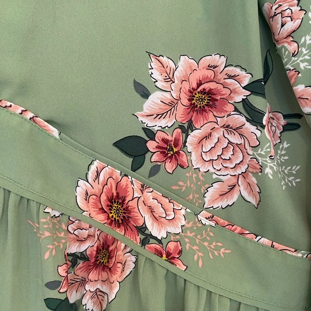 LOFT Sage Green Floral V-Neck Blouse XS - Picture 3 of 9